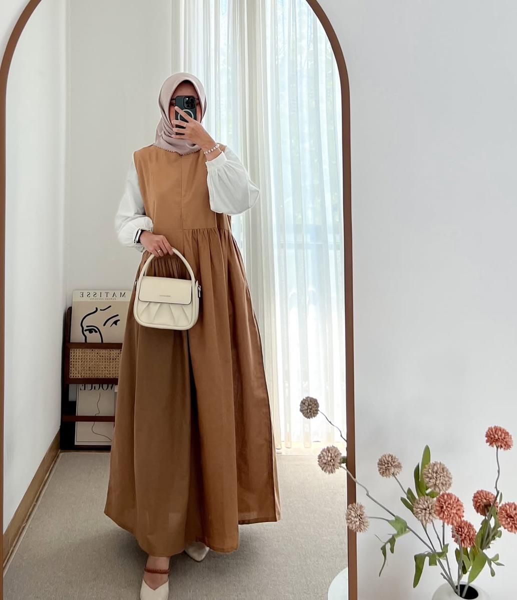 5 Gaya Gamis Tanpa Lengan Modis untuk Tampil Kekinian