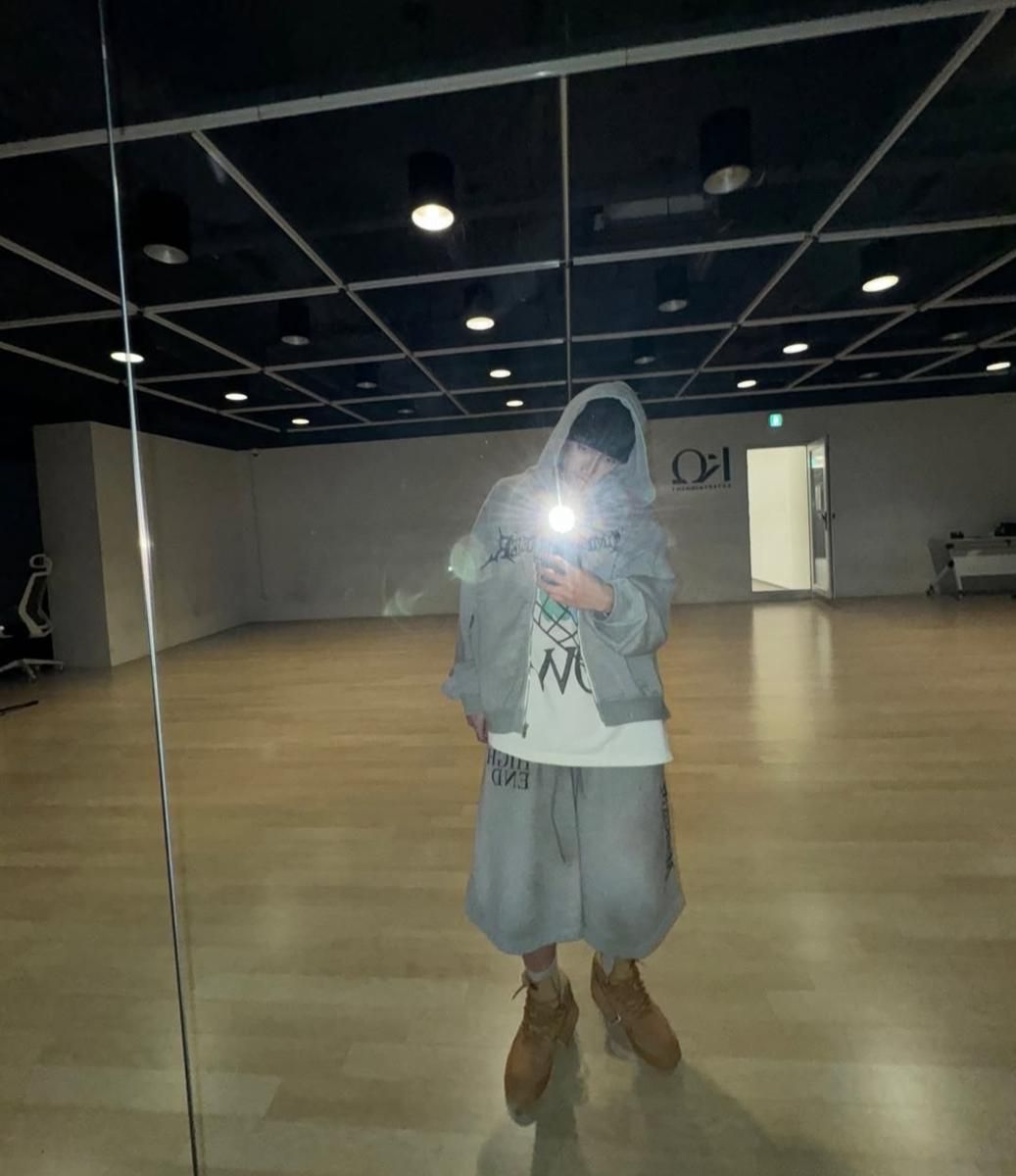 9 Inspirasi Outfit Satu Set ala Hongjoong ATEEZ, Menarik!