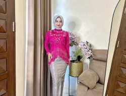 Kebaya Fuschia Cocok dengan Jilbab Apa? Lihat Pilihan Warna! Kebaya Fuschia Cocok dengan Jilbab Apa? Lihat Pilihan Warna!