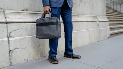 5 Tips Pilih Sepatu Kerja untuk Pria, Tampil Elegan!