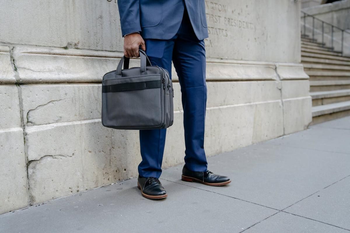 5 Tips Pilih Sepatu Kerja untuk Pria, Tampil Elegan!