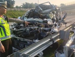 Pajero Sport Bak Keluar Mesin di Tol Semarang-Batang, Polisi Kejar Truk ke Barat