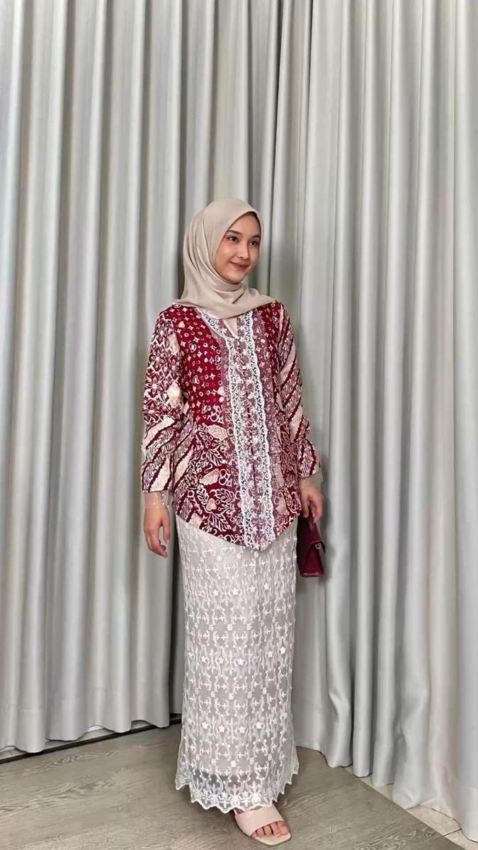 5 Model Jilbab Segi Empat Elegan untuk Kebaya!