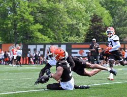 Browns Rookie Gains Wisdom From NFL Legends Browns Rookie Gains Wisdom From NFL Legends