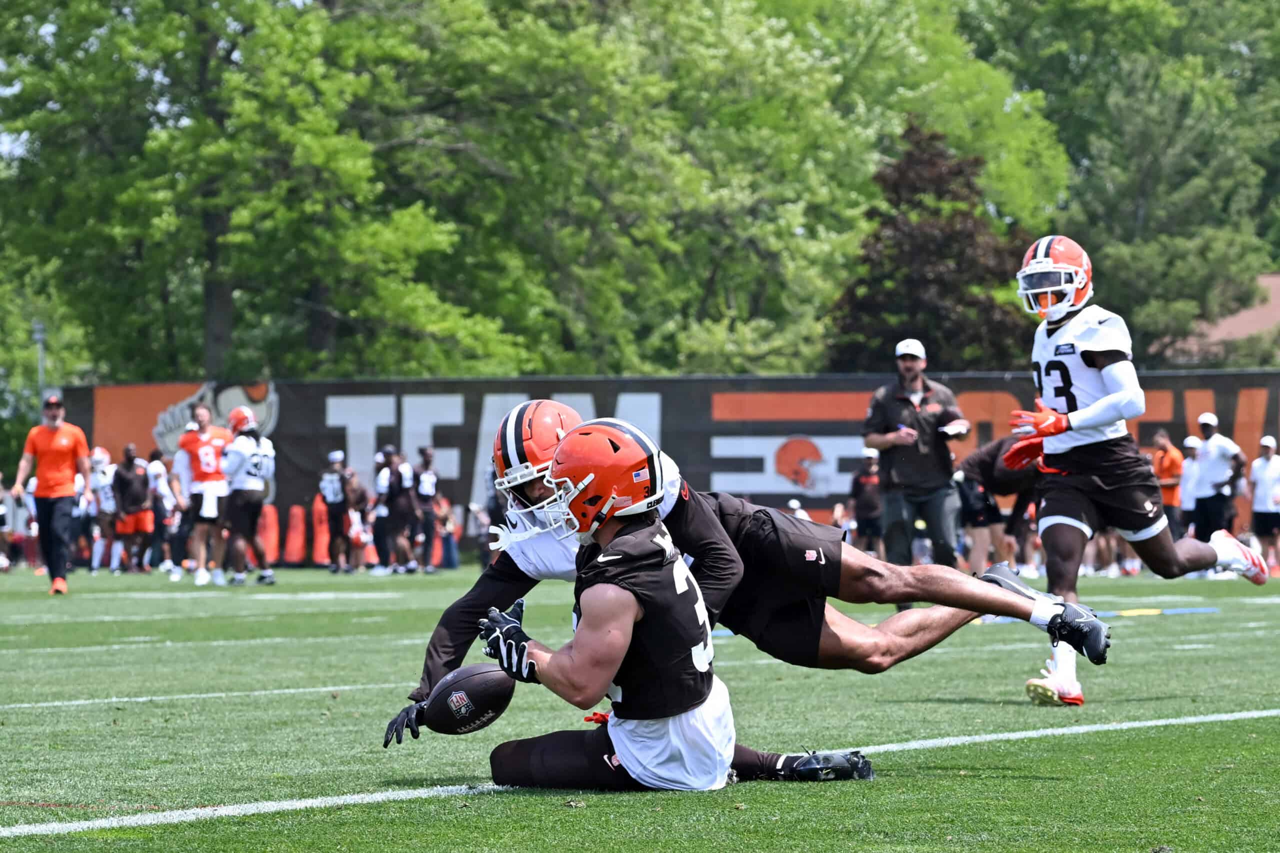 Browns Rookie Gains Wisdom From NFL Legends