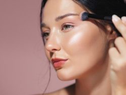 11 Highlighter Pilihan yang Membuat Makeup Menonjol