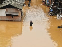 Prabowo Mulai Proyek Sea Wall 1,280 T untuk Atasi Banjir, Ahli dan LSM Bersuara