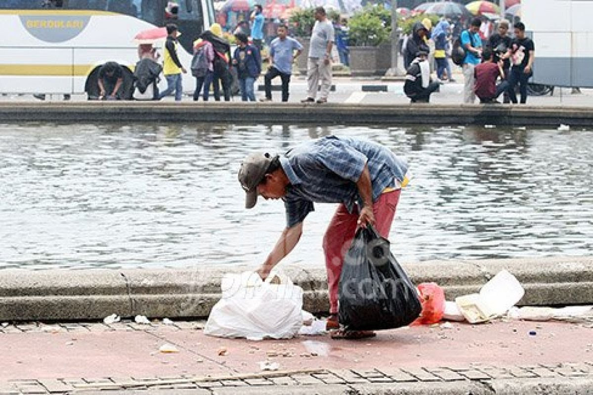 Dukungan Akademisi UGM Ubah Sampah Plastik Jadi Bahan Aspal