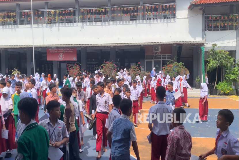 Keresahan Siswa SMA Bogor di Kelas 50 Orang