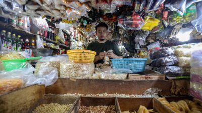 Harga Pangan 17 Juli: Ayam dan Beras Naik, Bawang Turun