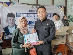 Dian Fahrud Salurkan Bantuan PIP untuk Siswa Kurang Mampu di Karawang Dian Fahrud Salurkan Bantuan PIP untuk Siswa Kurang Mampu di Karawang