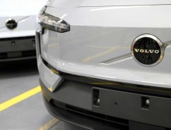 Volvo Falls into Loss Amid EV Challenges and Tariffs Volvo Falls into Loss Amid EV Challenges and Tariffs
