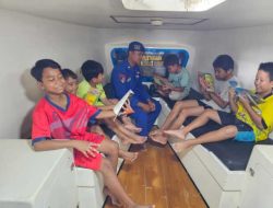 Kapal Melek Huruf Datangi Kapuas, Anak-Anak Antusias Membaca Buku