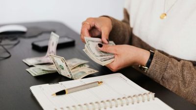 Duit Menipis, 7 Trik Jitu Tetap Stylish dengan Budget Terbatas!