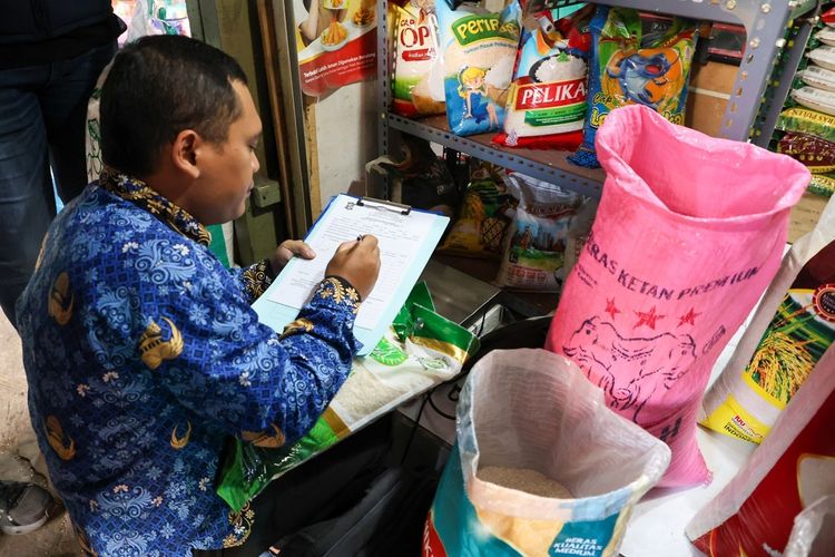 Pemkot Surabaya Jamin Ketersediaan Beras Aman Tanpa Oplosan