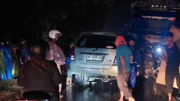 Kecelakaan Innova di Tikungan, Dua Penumpang Tewas Seketika