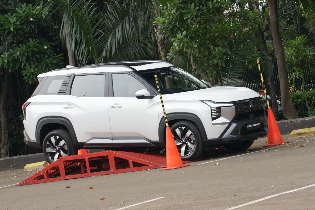 SUV Tangguh! Jarak Tanah Tinggi Mitsubishi Destinator