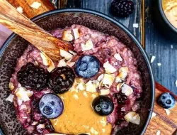 Cozy Spiced Oatmeal with Berries and Coconut for a Warm Morning Start Cozy Spiced Oatmeal with Berries and Coconut for a Warm Morning Start