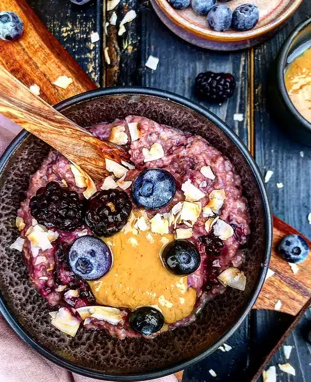 Cozy Spiced Oatmeal with Berries and Coconut for a Warm Morning Start