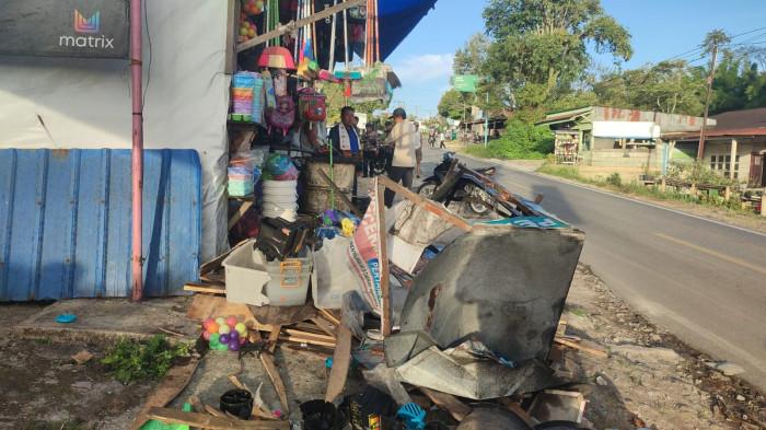 Truk Pengangkut Solar Terbalik di Dairi, Sopir Tewas