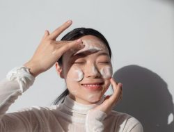 7 Cara Mengatasi Wajah Berminyak: Panduan Praktis Kulit Sehat dan Mengkilap