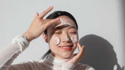 7 Cara Mengatasi Wajah Berminyak: Panduan Praktis Kulit Sehat dan Mengkilap