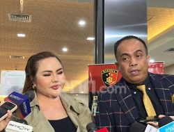 Kondisi Lisa Mariana Setelah Diperiksa Polisi 8 Jam Kondisi Lisa Mariana Setelah Diperiksa Polisi 8 Jam