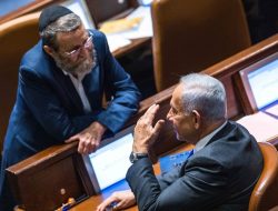 Haredim Condemn PM and Religious MKs After Leaving Government Haredim Condemn PM and Religious MKs After Leaving Government