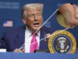 Trump Suffers From Chronic Vein Condition, Says White House Trump Suffers From Chronic Vein Condition, Says White House