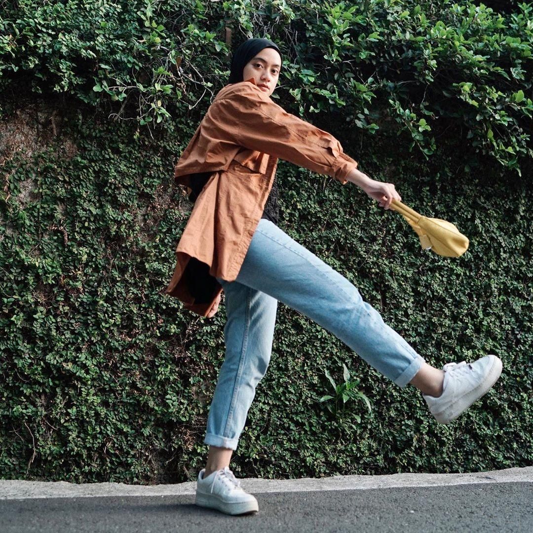 Artis Berhijab dengan Gaya Khas yang Bisa Ditiru!