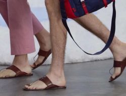 Kontroversi Produk Prada yang Mirip Sandal India Kontroversi Produk Prada yang Mirip Sandal India