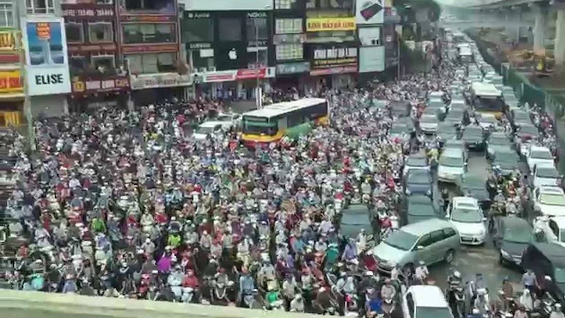 Vietnam’s Fossil-Fuel Motorcycle Ban Sparks Doubt