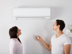 Men: Why the Office AC Is Too Cold for Your Female Colleagues Men: Why the Office AC Is Too Cold for Your Female Colleagues