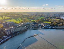5 Commutable Irish Areas Near London with Price Insights