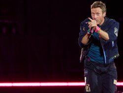 Astronomer CEO Andy Byron Steps Down After Coldplay Kiss-Cam Video Astronomer CEO Andy Byron Steps Down After Coldplay Kiss-Cam Video