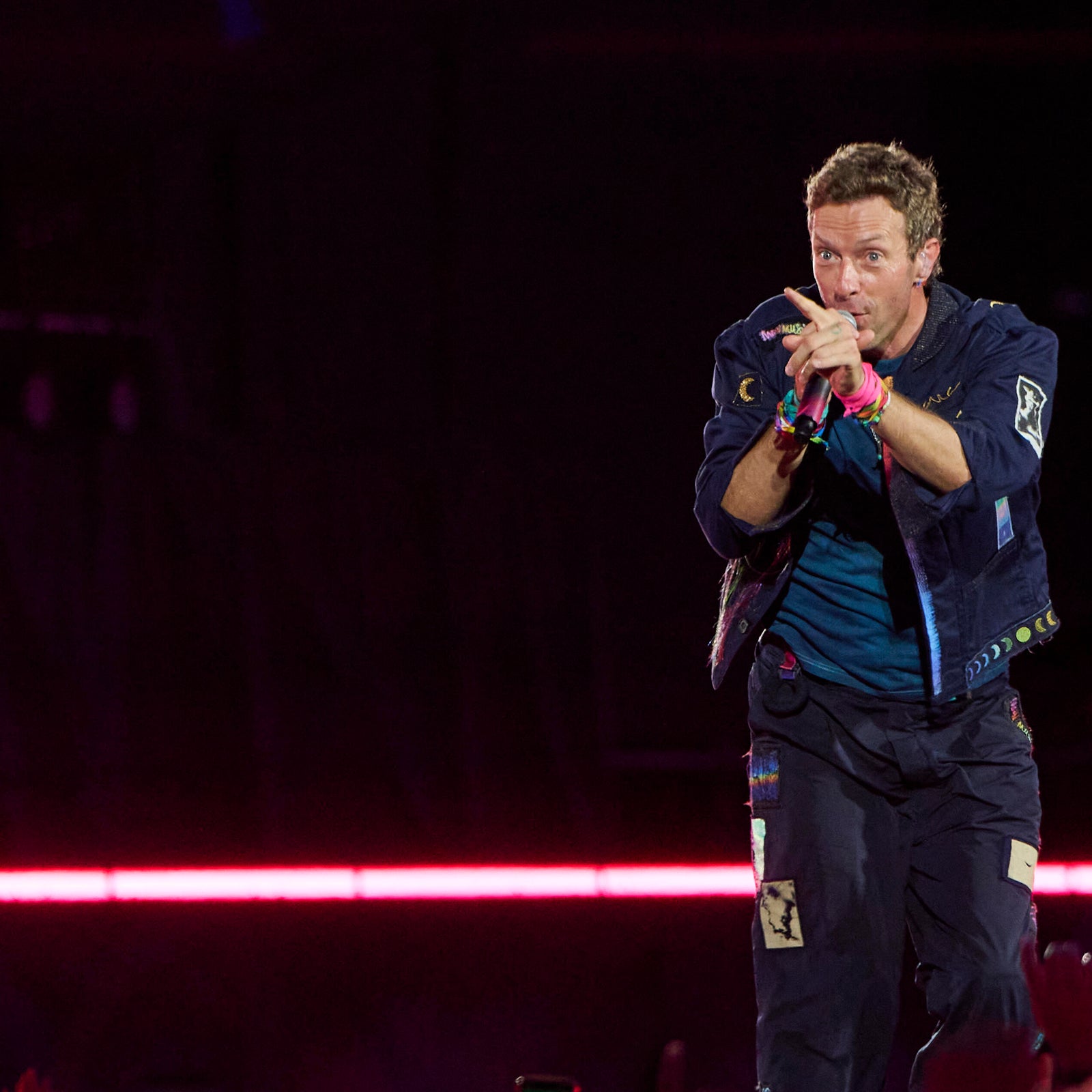Astronomer CEO Andy Byron Steps Down After Coldplay Kiss-Cam Video
