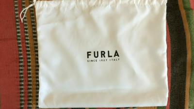6 Tanda Tas Furla Asli, Mulai Harga hingga Logo