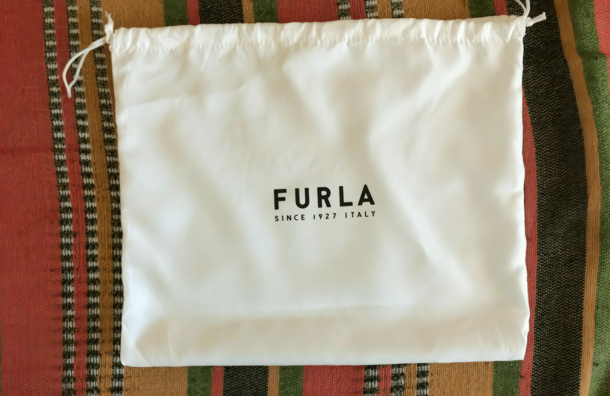 6 Tanda Tas Furla Asli, Mulai Harga hingga Logo