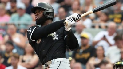 White Sox dominate Pirates 10-1 in second-half opener