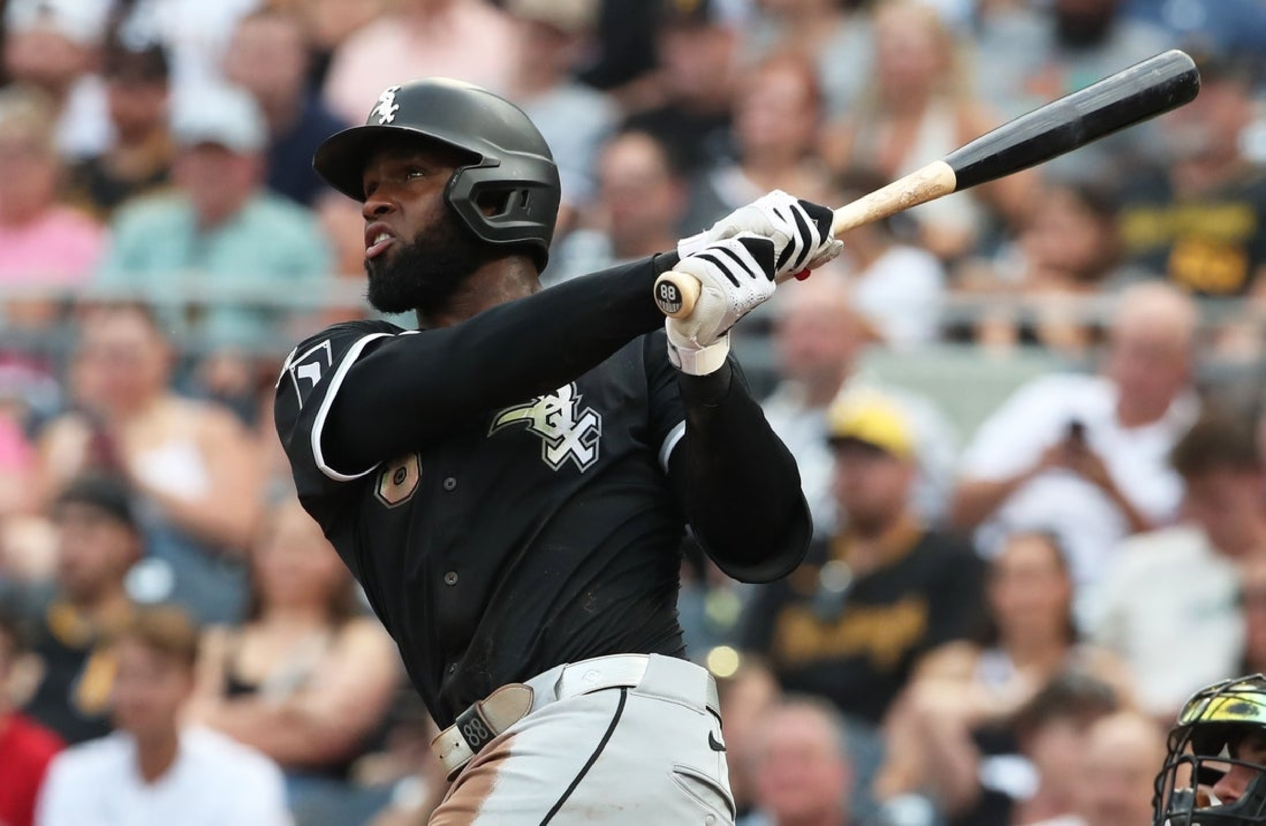 White Sox dominate Pirates 10-1 in second-half opener