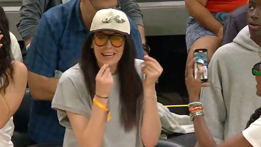 Breanna Stewart’s All-Star Sideline Live Tweets Boost Liberty Teammates