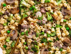 Creamy Mushroom and Broccoli Pasta