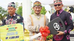 Fairid Naparin Serahkan Kendaraan Densus 88