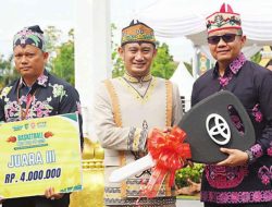 Fairid Naparin Serahkan Kendaraan Densus 88