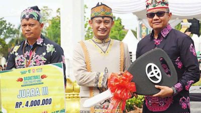 Fairid Naparin Serahkan Kendaraan Densus 88
