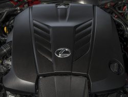 Lexus Dumps Hybrid Coupe for Pure V8 Excitement Lexus Dumps Hybrid Coupe for Pure V8 Excitement