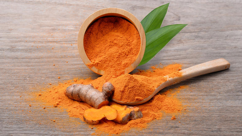 Why Turmeric Stains Everything, Explained Sciencely