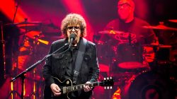Jeff Lynne Cancels Shows After Illness, Says He’s ‘Gutted’