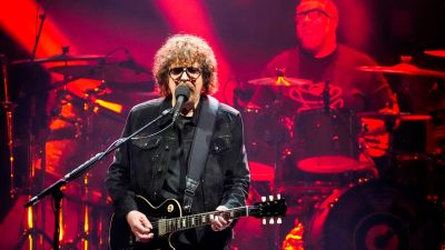 Jeff Lynne Cancels Shows After Illness, Says He’s ‘Gutted’