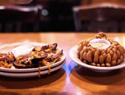 Turn This Texas Roadhouse Appetizer Into a Full Meal Turn This Texas Roadhouse Appetizer Into a Full Meal